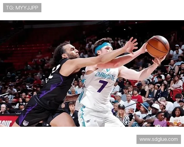 卡尔克布伦纳表现抢眼四投全中贡献双十数据但致命失误令人惋惜